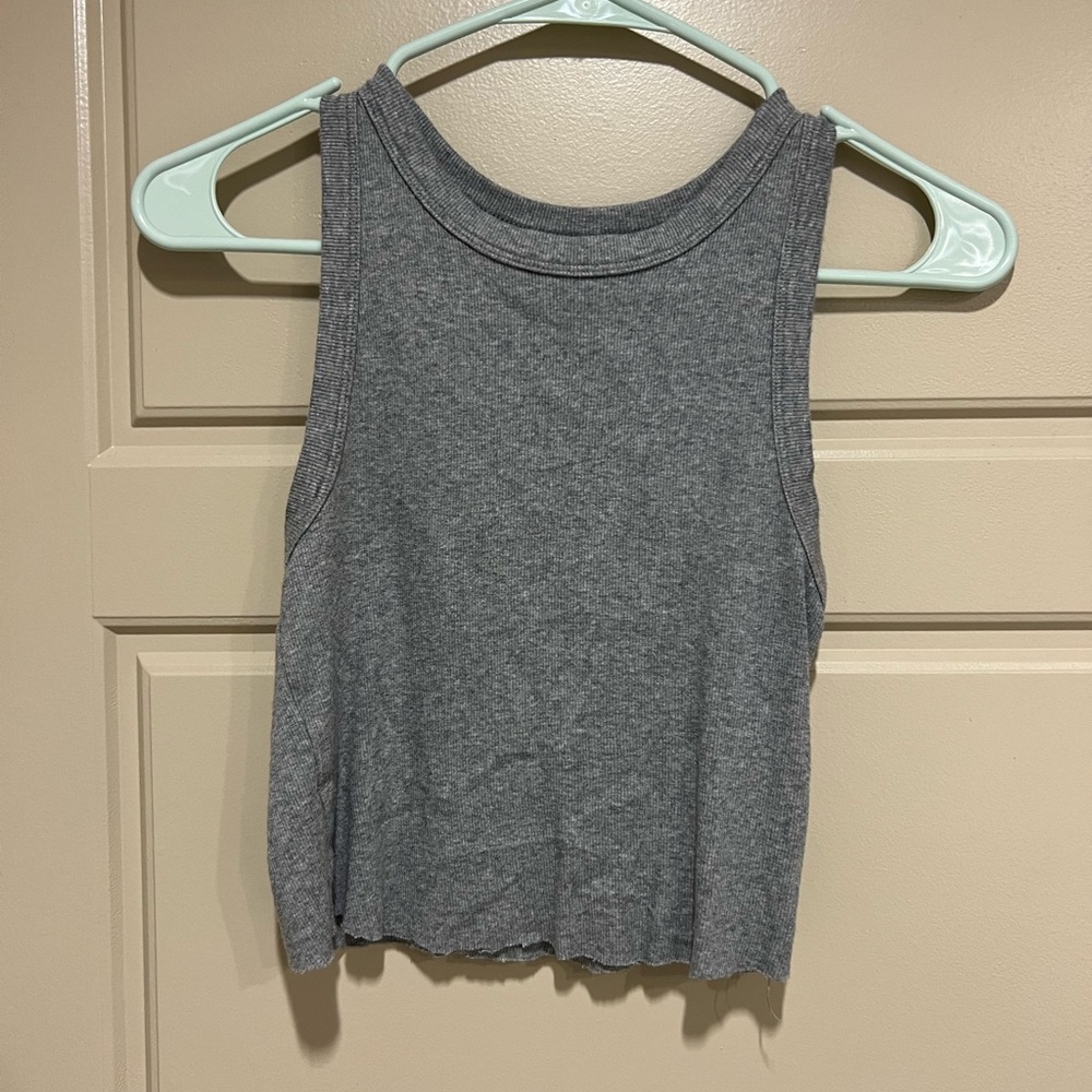 Grey cropped ribbed muscle tee